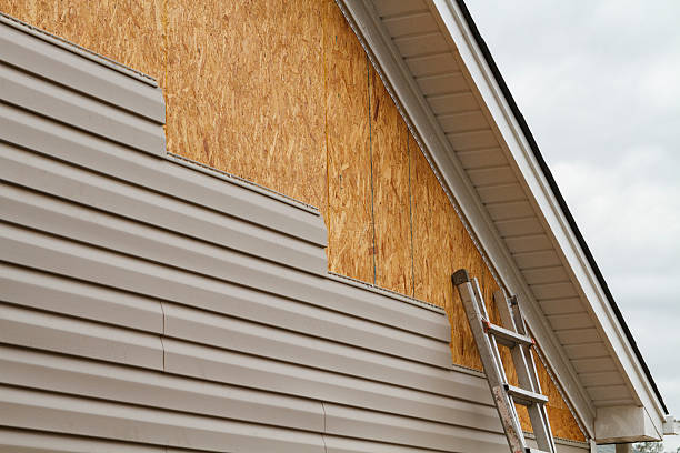 Professional Wood Siding technician working in Hines, OR